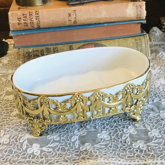 Vintage Other - NEVER USED! VTG Hollywood Regency soap dish!